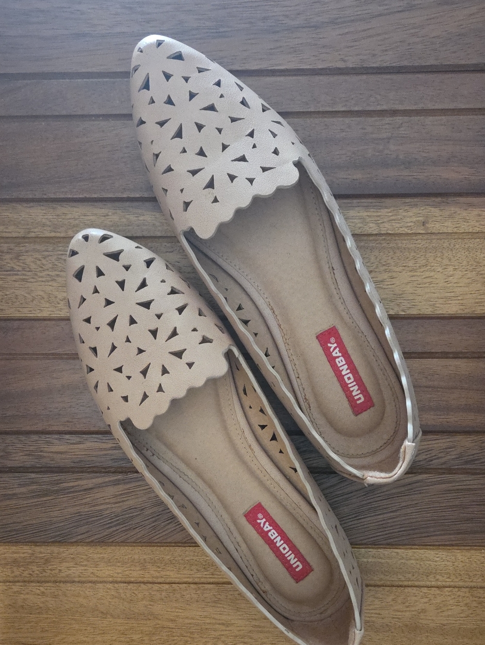 UNIONBAY Women's Light Pink/nude Laser-Cut Pointed Slip-On Flats